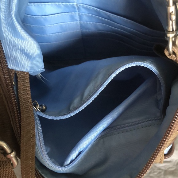 1 Baggallini, 1 Travelon, 1 Oulilai - Picture 7 of 16